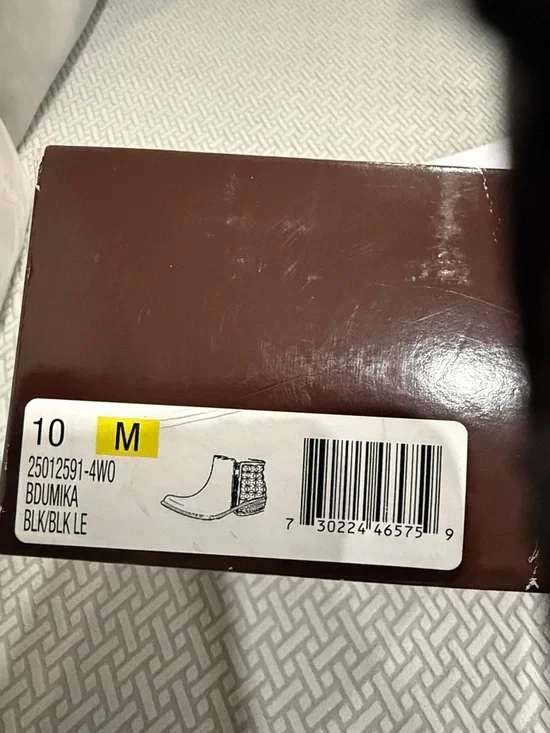 Bandolino Bdumika Black Quilted Heel Ankle Boots with Gold Zipper Size 10M - Picture 10 of 11